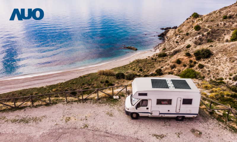 「可撓輕量化太陽光電板SunCurva」使用輕量特殊耐候型複合板取代傳統太陽能板的玻璃前板，不僅降低70%重量，每米平方僅3Kg；具有抗衝擊性能及通過電磁相容性測試，可應用於交通運輸工具，如露營車、遊艇等